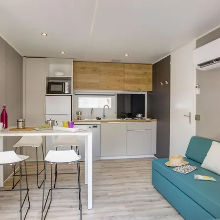 4p 2bdrms Aircon Campsite