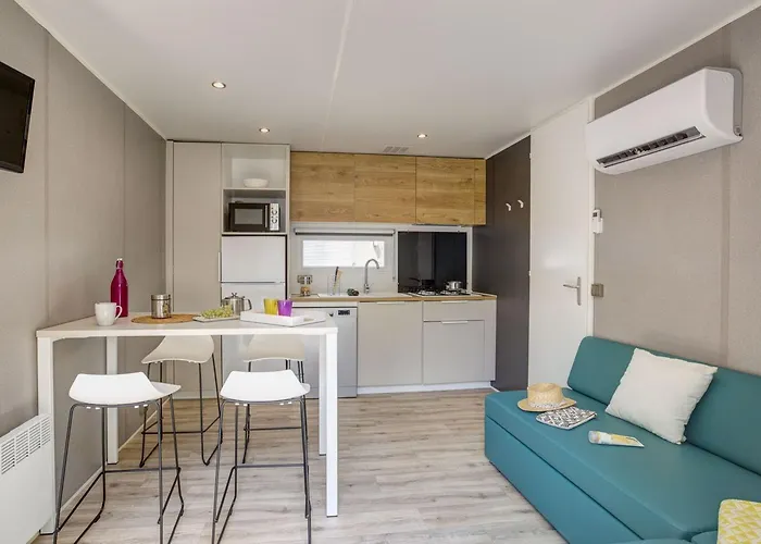 4p 2bdrms Aircon Campsite